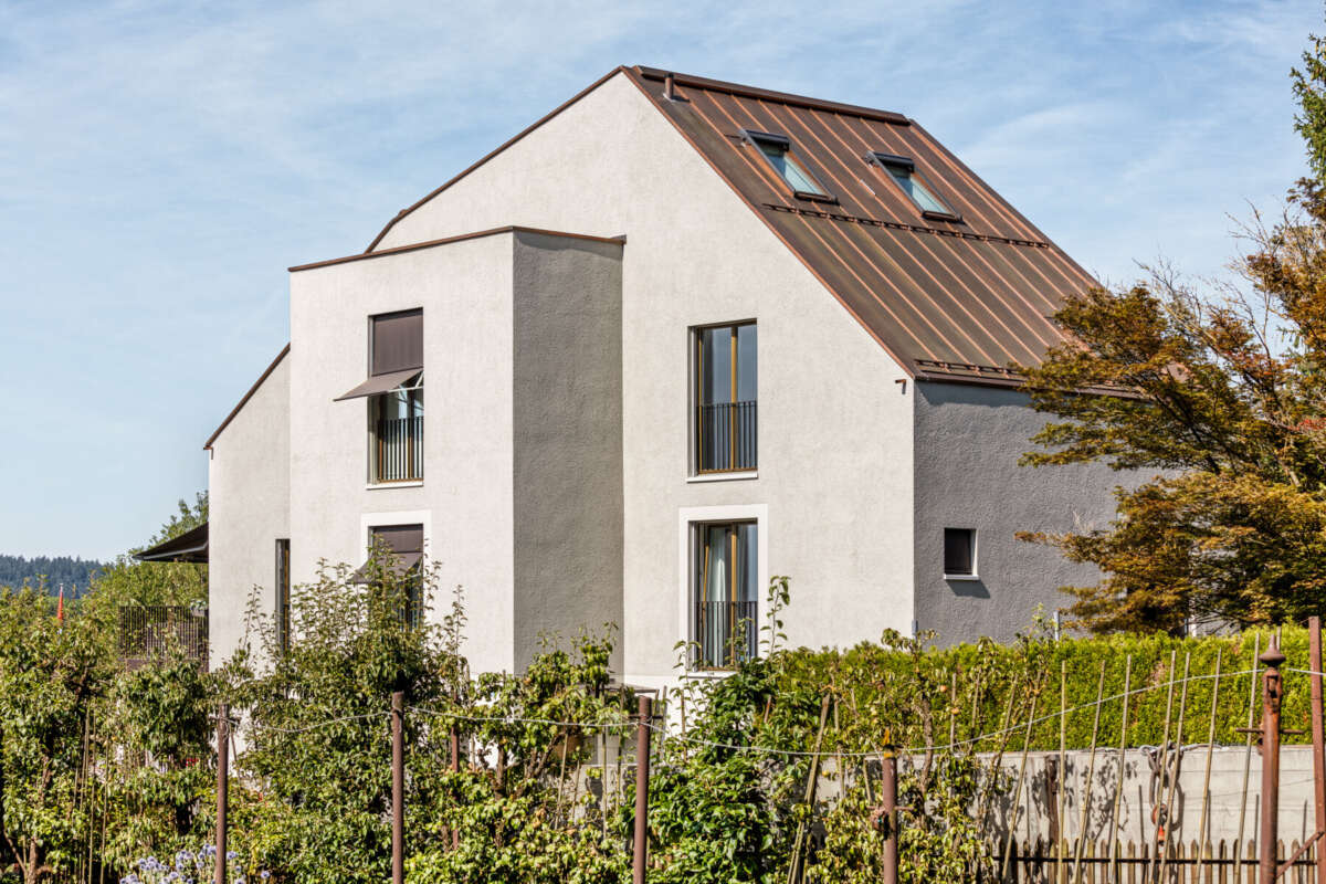 Orlando Architektur Neubau Wohnhaus Steineggstrasse Wiesendangen 1 Längsfassade Erker
