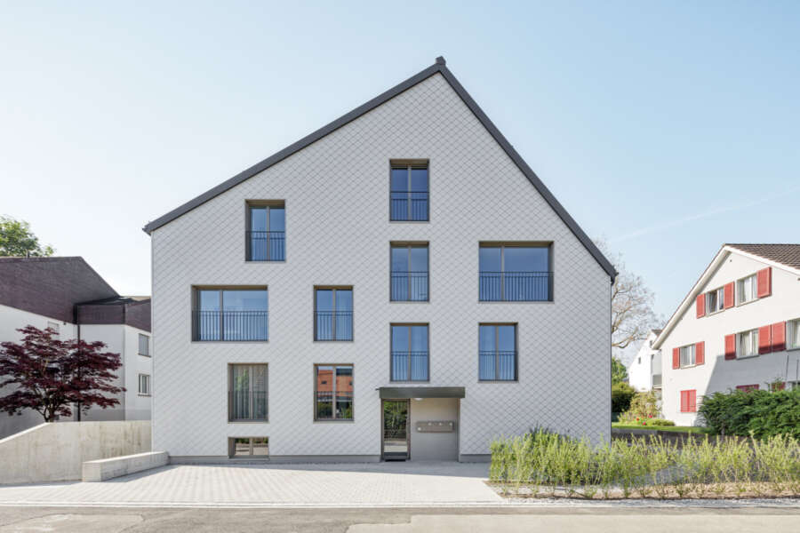 Orlando Architektur Neubau Mehrfamilienhaus Schlossstrasse Wiesendangen 1 Frontfassade