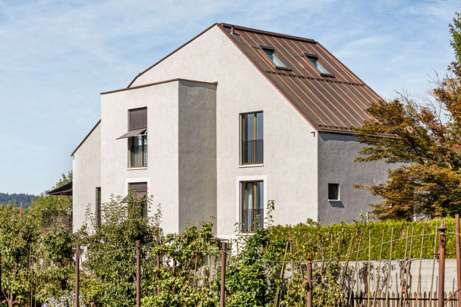 Orlando Architektur Neubau Wohnhaus Steineggstrasse Wiesendangen 1 Längsfassade Erker